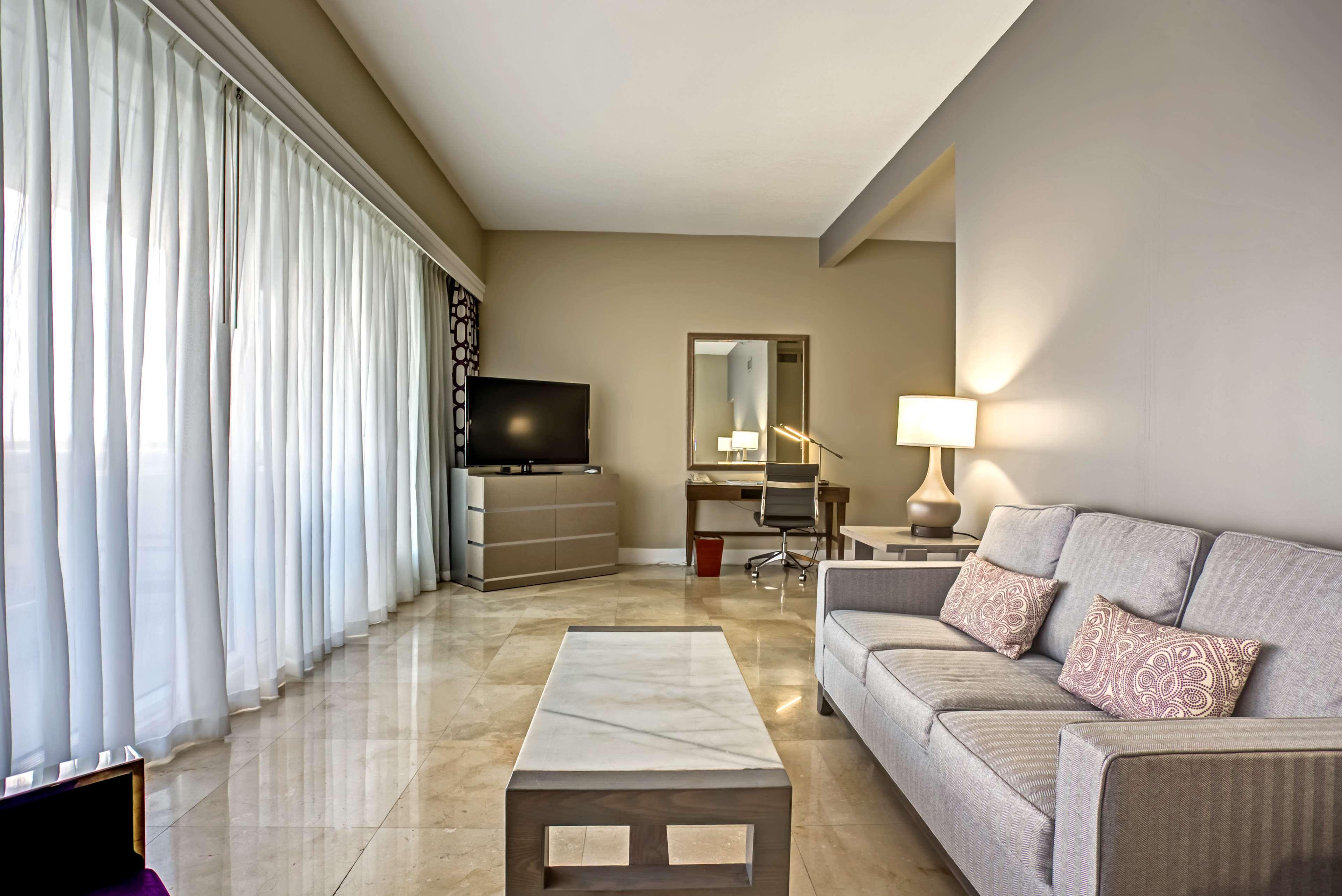 מיאמי Doubletree By Hilton Grand Hotel Biscayne Bay מראה חיצוני תמונה