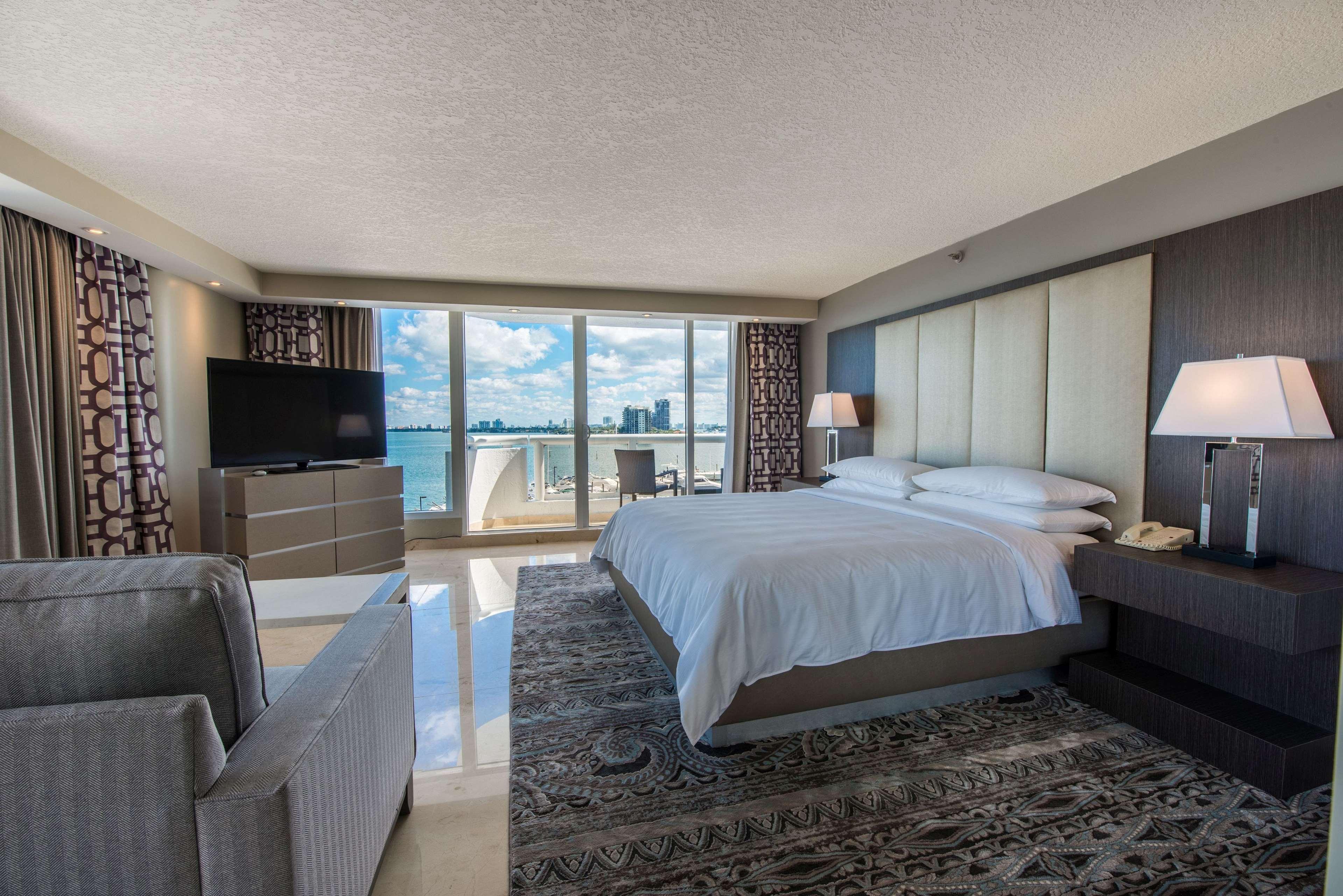 מיאמי Doubletree By Hilton Grand Hotel Biscayne Bay מראה חיצוני תמונה