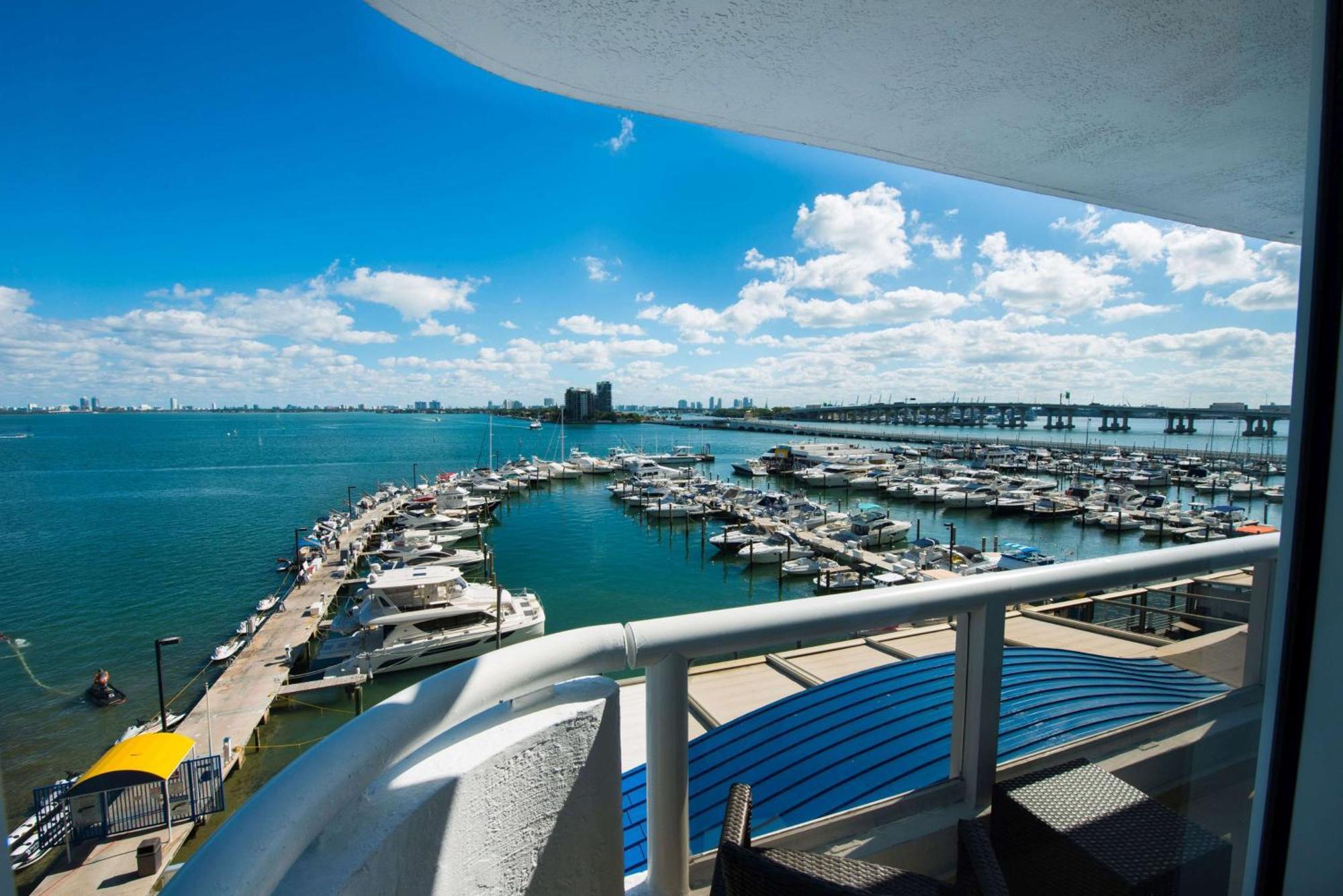 מיאמי Doubletree By Hilton Grand Hotel Biscayne Bay מראה חיצוני תמונה