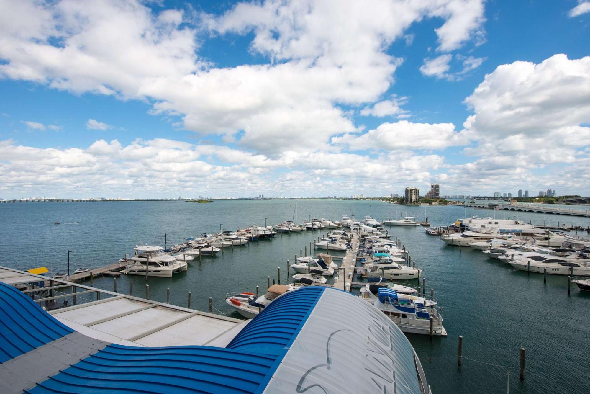 מיאמי Doubletree By Hilton Grand Hotel Biscayne Bay מראה חיצוני תמונה