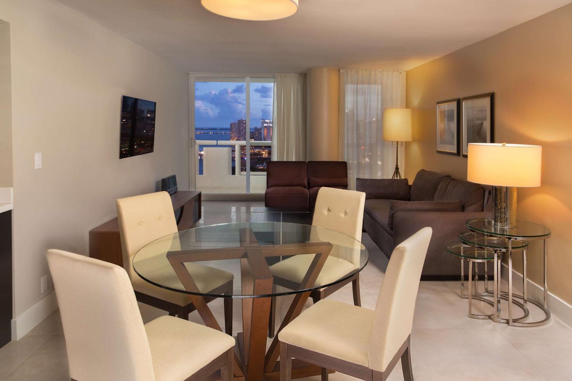 מיאמי Doubletree By Hilton Grand Hotel Biscayne Bay מראה חיצוני תמונה