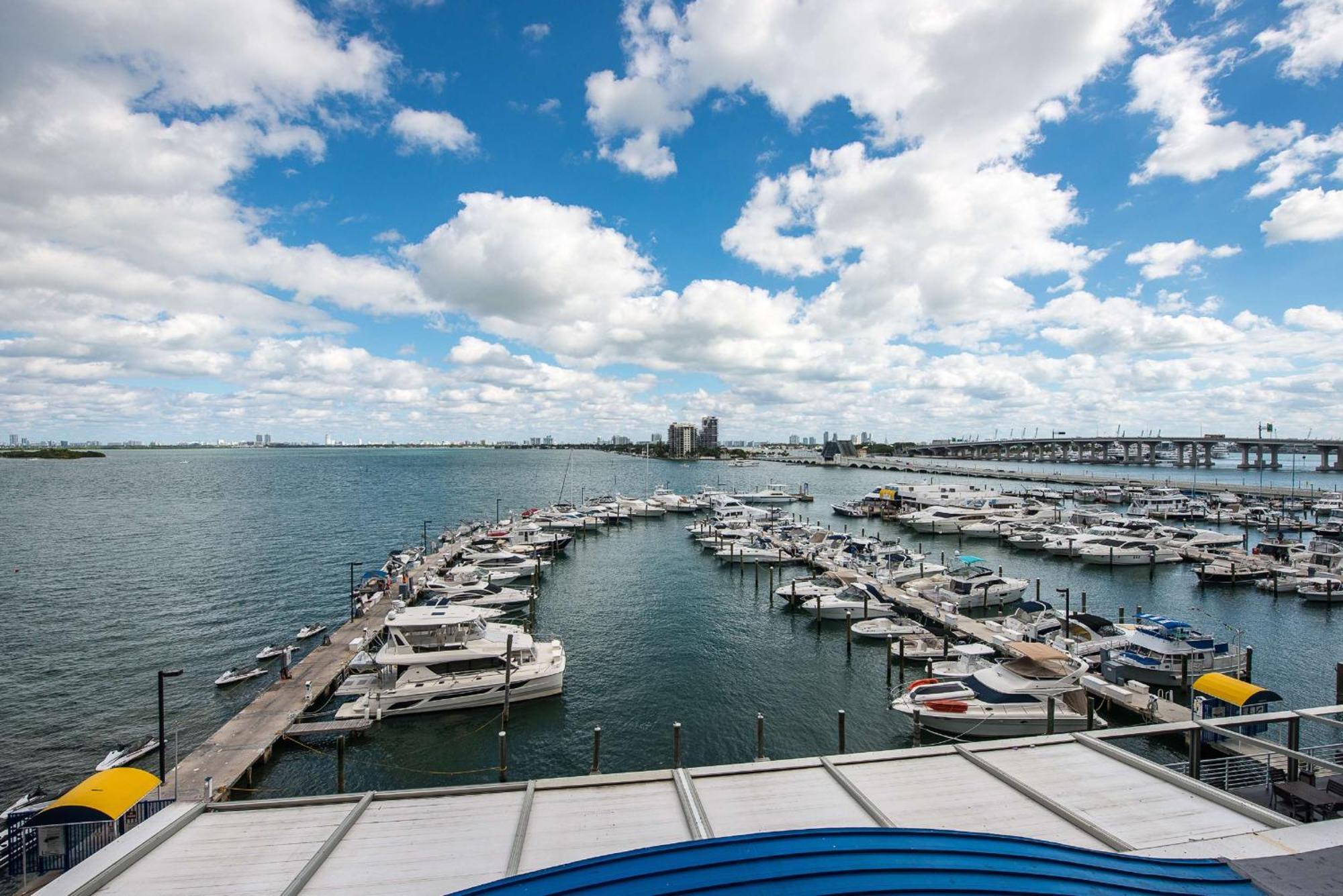מיאמי Doubletree By Hilton Grand Hotel Biscayne Bay מראה חיצוני תמונה
