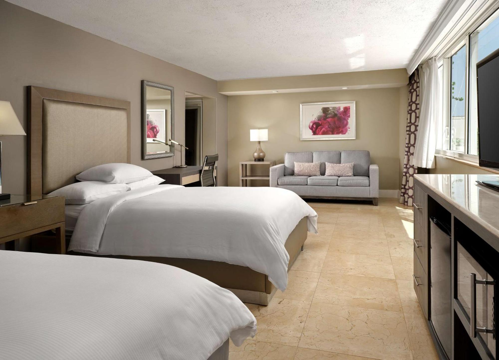 מיאמי Doubletree By Hilton Grand Hotel Biscayne Bay מראה חיצוני תמונה