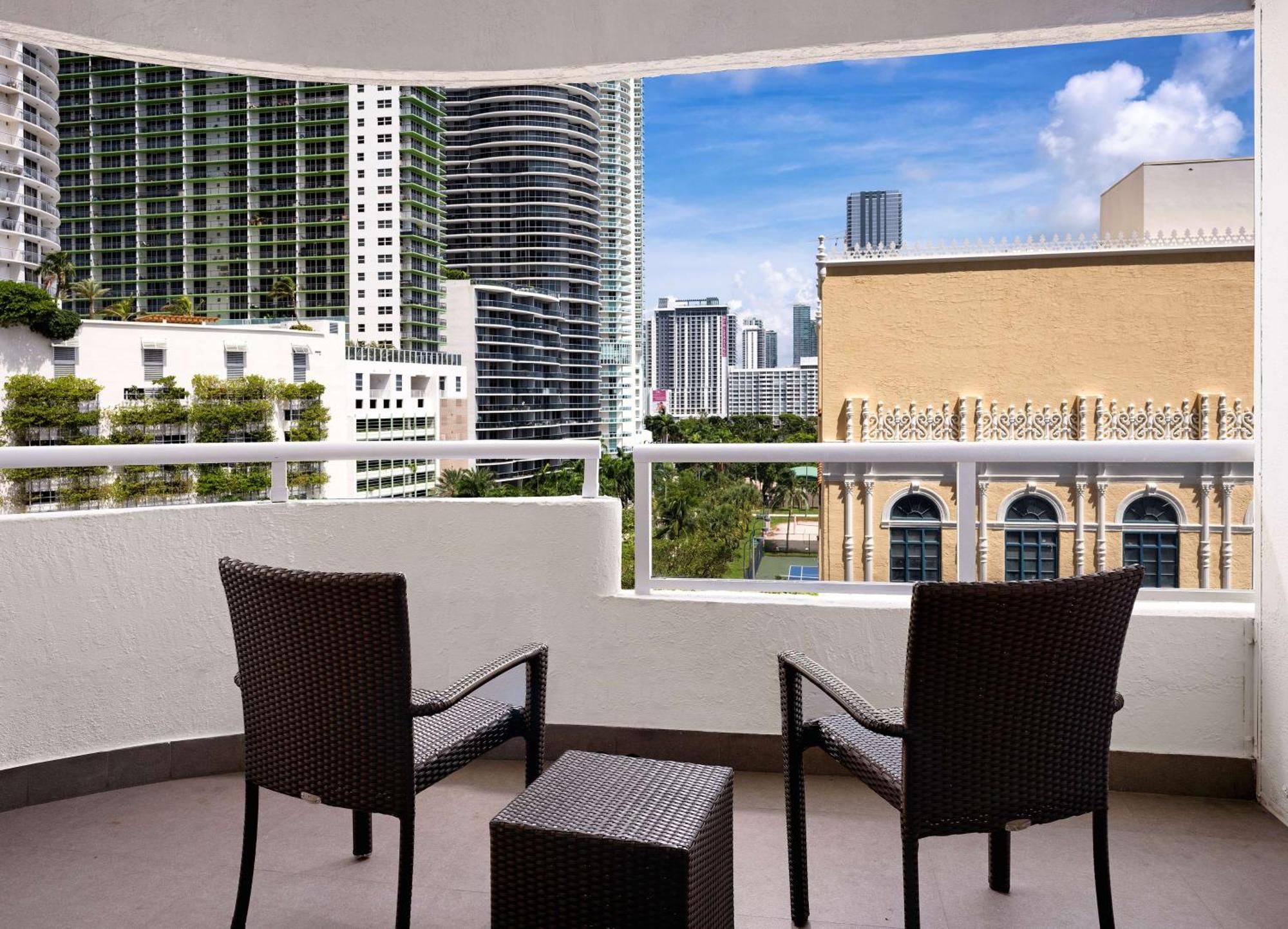 מיאמי Doubletree By Hilton Grand Hotel Biscayne Bay מראה חיצוני תמונה