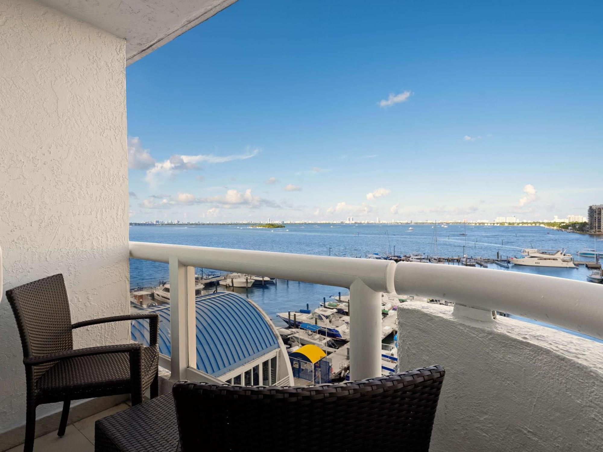מיאמי Doubletree By Hilton Grand Hotel Biscayne Bay מראה חיצוני תמונה