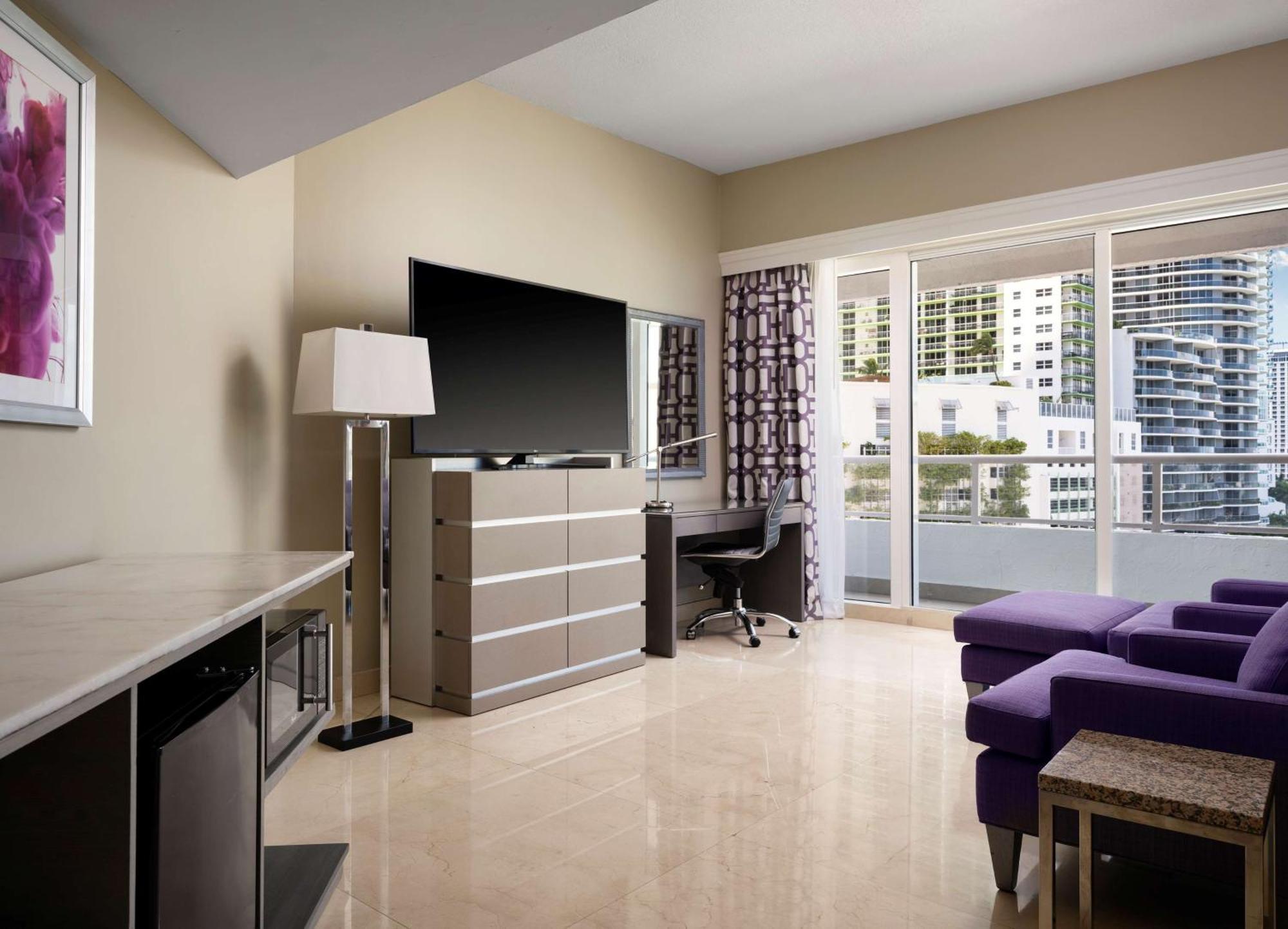 מיאמי Doubletree By Hilton Grand Hotel Biscayne Bay מראה חיצוני תמונה